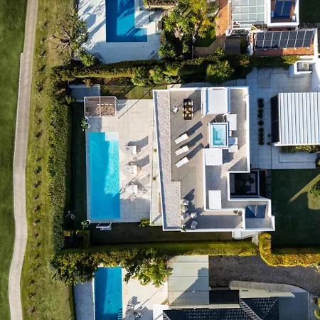 Top Stunning Villa With Private Pool Mrb018 *