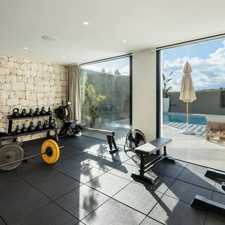 Top Stunning Villa With Private Pool Mrb018 Marbella