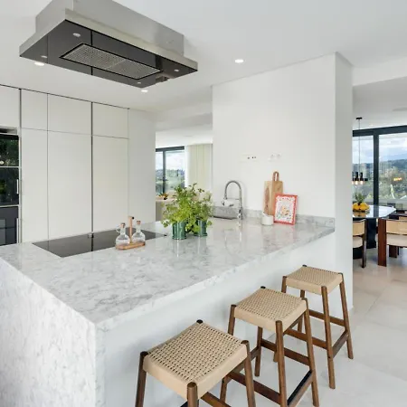 Top Stunning Villa With Private Pool Mrb018 *